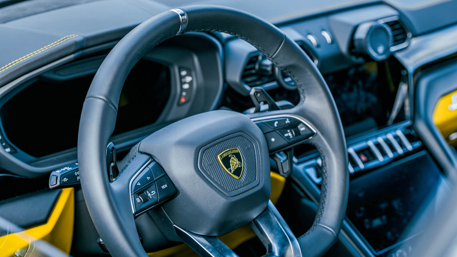 lamborghini urus photo 5